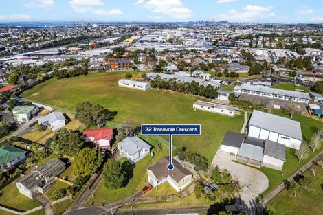 Photo of property in 32 Tawavale Crescent, Totara Vale, Auckland, 0629