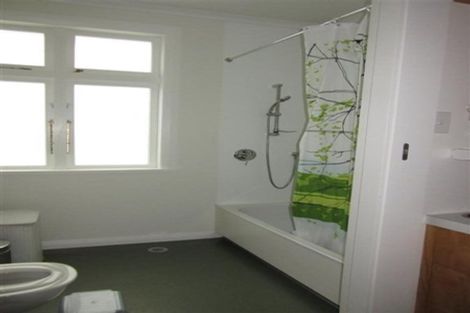 Photo of property in 104 Creswick Terrace, Northland, Wellington, 6012