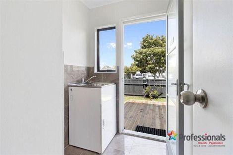 Photo of property in 2/13 John Street, Mangere East, Auckland, 2024
