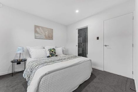 Photo of property in 98a Royal Road, Massey, Auckland, 0614