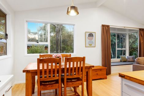 Photo of property in 49 Onedin Place, Titirangi, Auckland, 0604