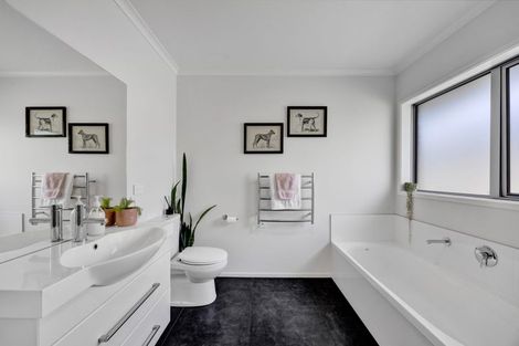 Photo of property in 31 Jules Crescent, Bell Block, New Plymouth, 4312