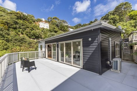 Photo of property in 32 Farnham Street, Mornington, Wellington, 6021