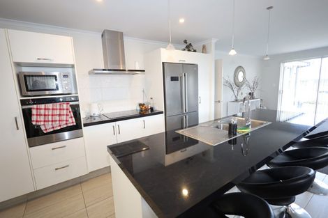 Photo of property in 35 Rochfort Crescent, Pyes Pa, Tauranga, 3112