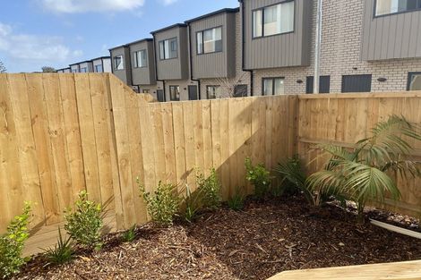 Photo of property in 35a Matipo Road, Te Atatu Peninsula, Auckland, 0610