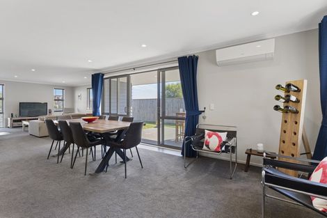 Photo of property in 24 Mahia Lane, Waikanae, 5036