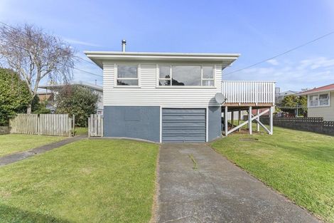 Photo of property in 6 Clearmont Crescent, Blagdon, New Plymouth, 4310
