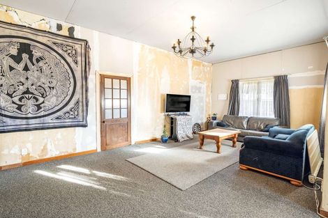 Photo of property in 19 Milne Street, Hunterville, 4730