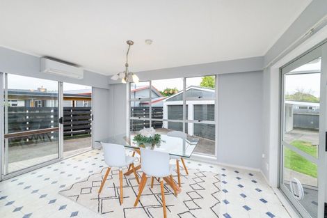 Photo of property in 30 Mokau Place, Terrace End, Palmerston North, 4410