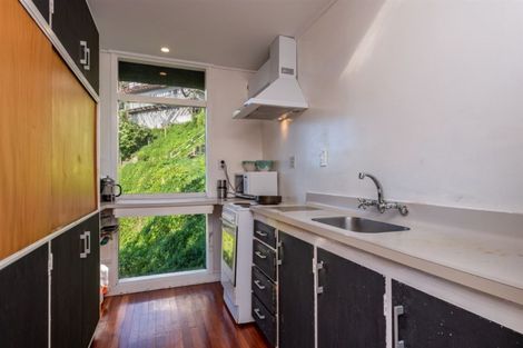 Photo of property in 33 Harbour View Road, Northland, Wellington, 6012