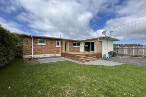Photo of property in 1 Truby King Street, Merrilands, New Plymouth, 4312