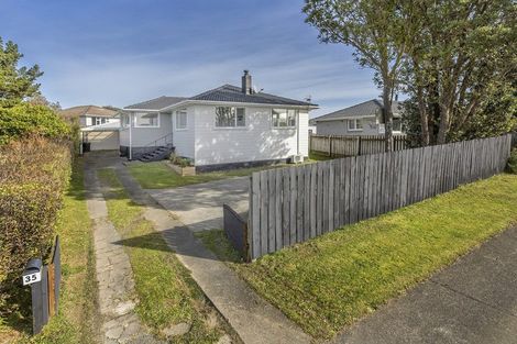 Photo of property in 35 Beauzami Crescent, Ascot Park, Porirua, 5024