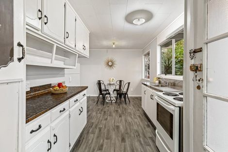 Photo of property in 18 Solar Road, Glen Eden, Auckland, 0602