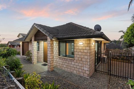 Photo of property in 4 Aldon Lane, The Gardens, Auckland, 2105