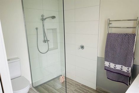 Photo of property in 7b Mavis Place, Beach Haven, Auckland, 0626