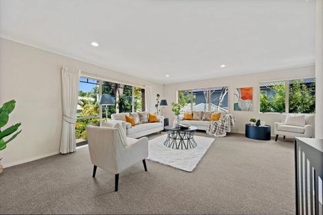 Photo of property in 8 Landvale Court, Browns Bay, Auckland, 0630