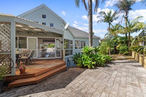 Photo of property in 1/16 Sailfish Drive, West Harbour, Auckland, 0618