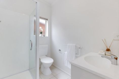 Photo of property in 20 Brashier Circle, Sunnyvale, Auckland, 0612
