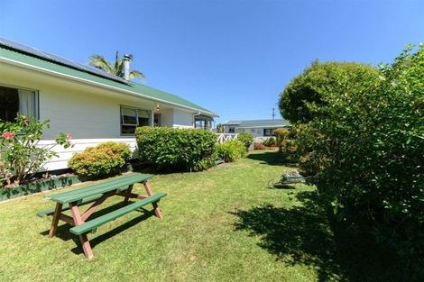 Photo of property in 41 Yeovil Road, Te Atatu Peninsula, Auckland, 0610