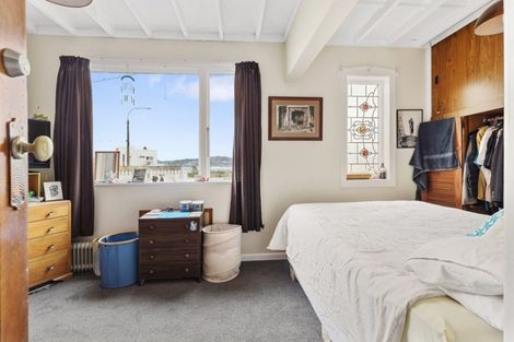 Photo of property in 128 Lyall Parade, Lyall Bay, Wellington, 6022