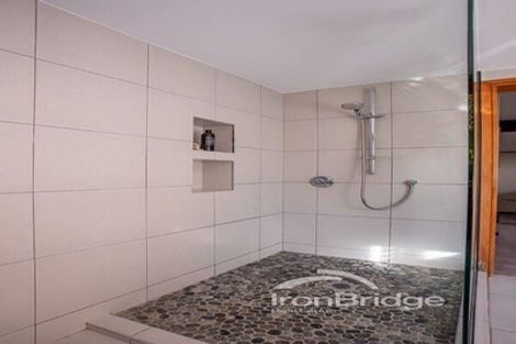 Photo of property in 6b Chatsworth Road, Silverstream, Upper Hutt, 5019