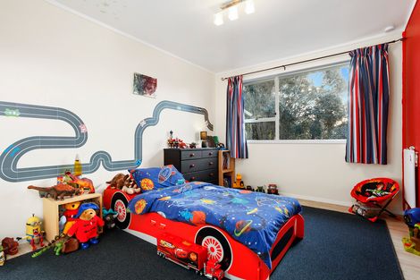 Photo of property in 49 Onedin Place, Titirangi, Auckland, 0604