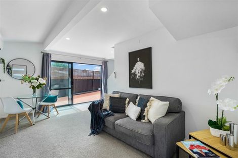 Photo of property in 49 Minaret Drive, Bucklands Beach, Auckland, 2014