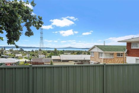 Photo of property in 11 Fairlea Road, Te Atatu South, Auckland, 0610