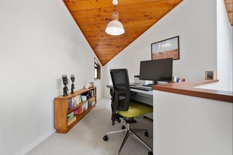 Photo of property in 11 Kereru Place, Upper Vogeltown, New Plymouth, 4310