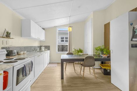 Photo of property in 208 Lyndon Road West, Hastings, 4122