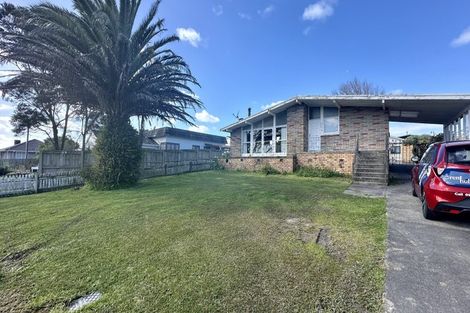 Photo of property in 81 Edmonton Road, Henderson, Auckland, 0612