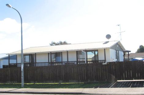 Photo of property in 36 Heathdale Crescent, Papakura, 2110