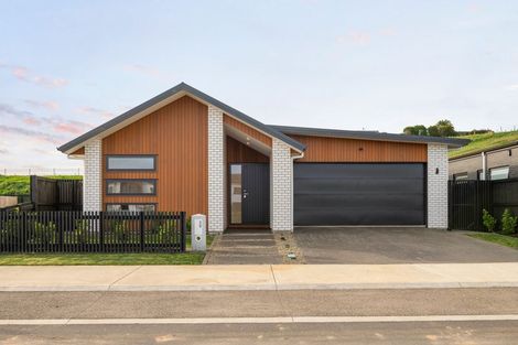 Photo of property in 39 Overton Street, Rototuna North, 3210