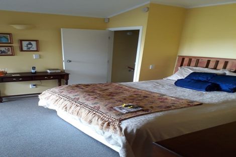 Photo of property in 666 South Titirangi Road, Titirangi, Auckland, 0604