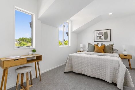 Photo of property in 2 Verdale Circle, Glen Eden, Auckland, 0602