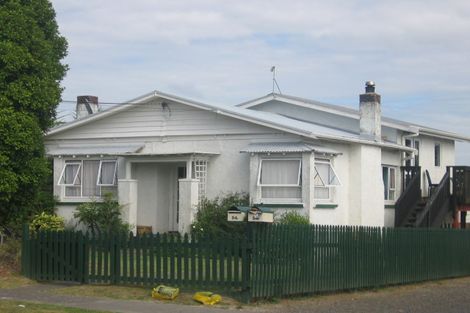 Photo of property in 84 Lynwood Road, New Lynn, Auckland, 0600