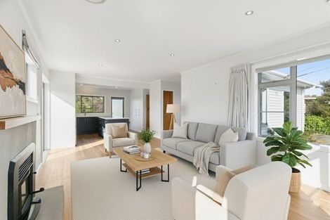 Photo of property in 86 Ruskin Road, Newlands, Wellington, 6037