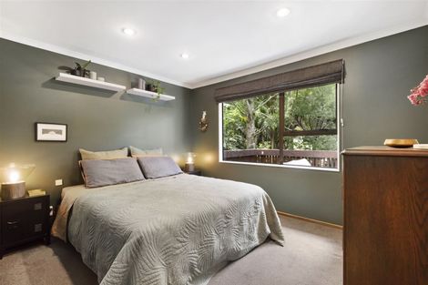 Photo of property in 2 Hiwihau Place, Glenfield, Auckland, 0629