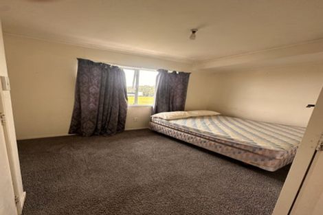 Photo of property in 261 Wairau Road, Totara Vale, Auckland, 0627