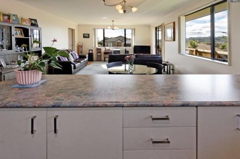 Photo of property in 2 Plumstead Rise, Glen Eden, Auckland, 0602