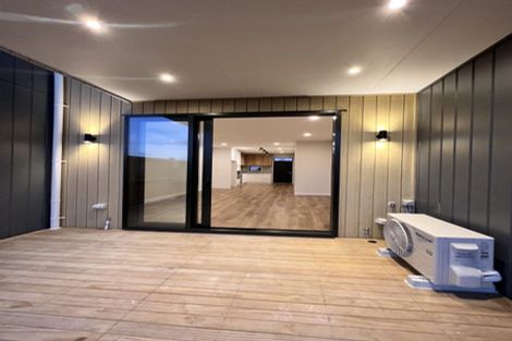 Photo of property in 20 Heketara Way, Massey, Auckland, 0614