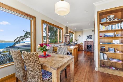 Photo of property in 168 Nevay Road, Karaka Bays, Wellington, 6022