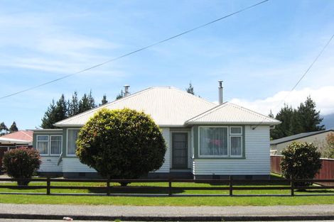 Photo of property in 157 Queen Street, Westport, 7825