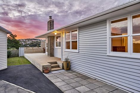 Photo of property in 11 Dunmail Way, Newlands, Wellington, 6037