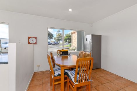 Photo of property in 60 Hewlett Road, Massey, Auckland, 0614