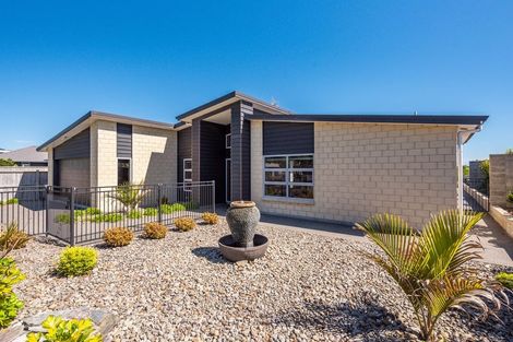 Photo of property in 15 Taranui Way, Paraparaumu Beach, Paraparaumu, 5032