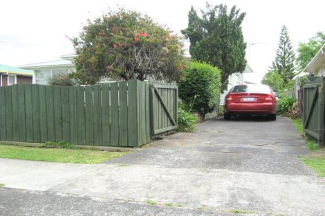 Photo of property in 8 Convair Crescent, Mangere, Auckland, 2022