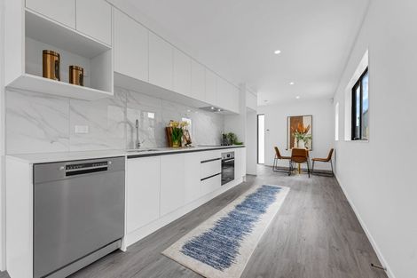 Photo of property in 26-28 Pomaria Road, Henderson, Auckland, 0610