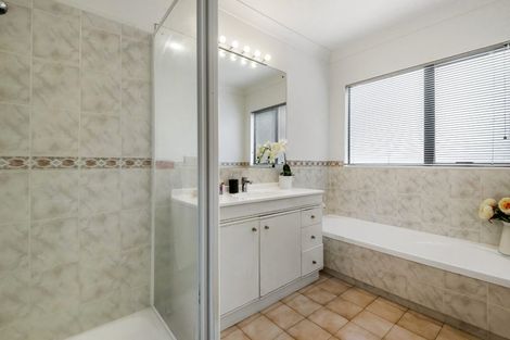 Photo of property in 2/8 Bundoran Way, Pinehill, Auckland, 0632