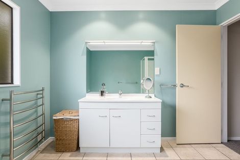 Photo of property in 5 Gybe Place, Whitby, Porirua, 5024